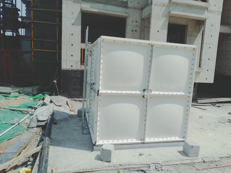 天津市玻璃鋼水（shuǐ）箱（xiāng）