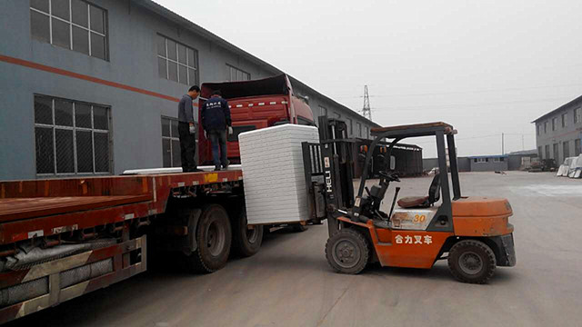 俄羅斯旅遊度假城三亞玻璃鋼水箱裝（zhuāng）貨中（zhōng）