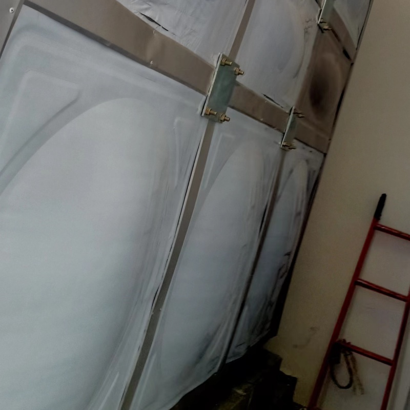 濱（bīn）州市陽信縣中悅悅（yuè）心城橡塑+201不鏽鋼外殼玻璃鋼保溫水箱（xiāng）